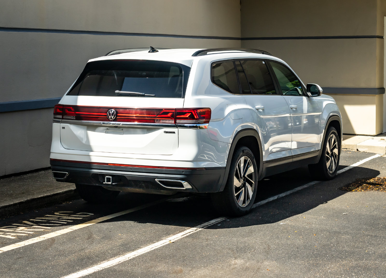 Used 2024 Volkswagen Atlas SE AWD/4WD image 7