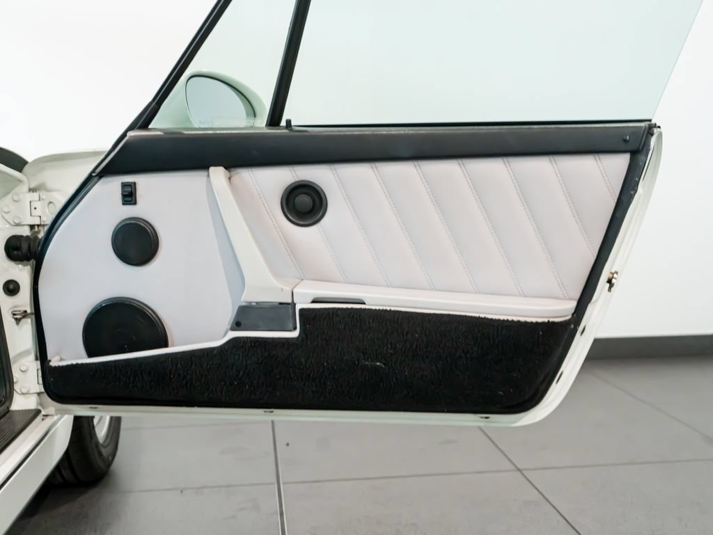 Used 1992 Porsche 911 Cabriolet image 19