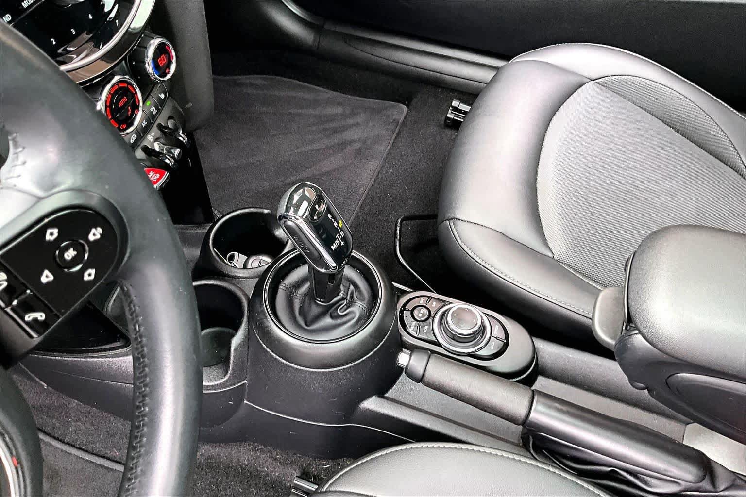Used 2022 MINI Cooper 2-Door Hardtop FWD image 15