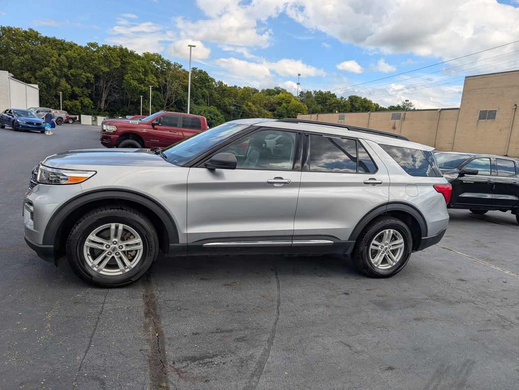 Used 2021 Ford Explorer XLT w/ Equipment Group 202A AWD/4WD image 4