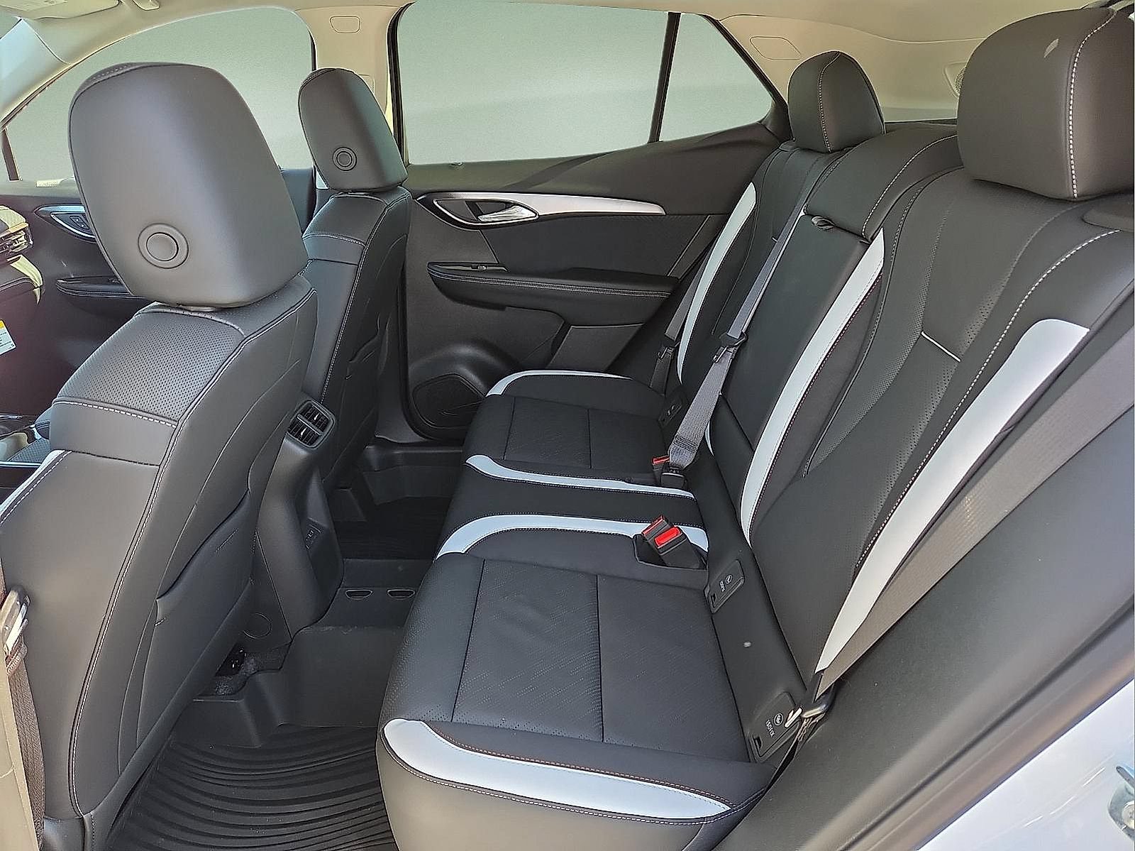 New 2026 Buick Envista Avenir FWD image 10