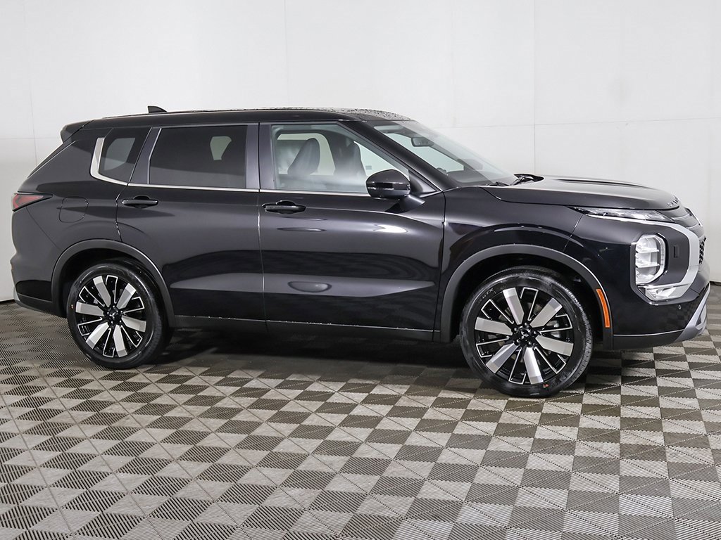 New 2025 Mitsubishi Outlander SE image 17