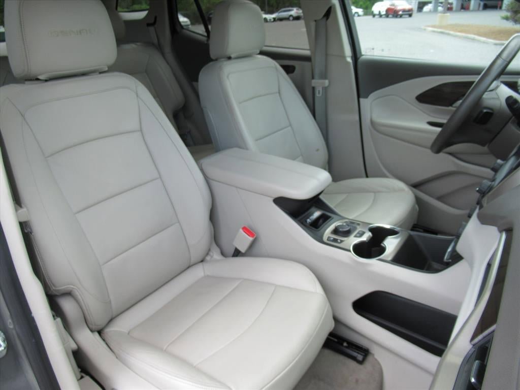 Used 2018 GMC Terrain Denali w/ Advanced Safety Package FWD image 9