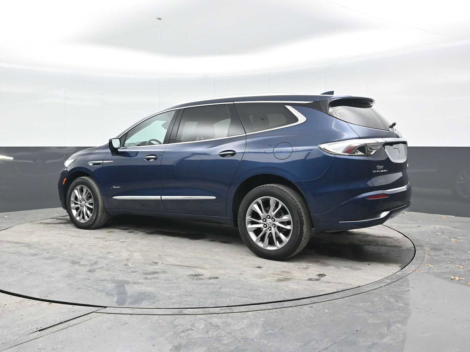 Used 2023 Buick Enclave Avenir w/ Avenir Technology Package FWD image 2