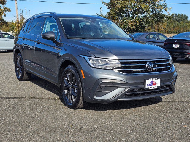 Used 2024 Volkswagen Tiguan SE w/ Panoramic Sunroof Package AWD/4WD image 1