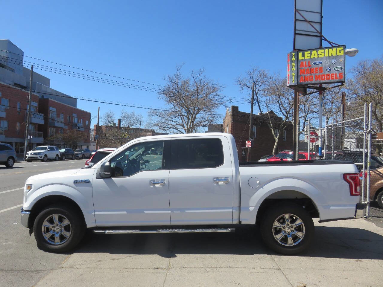 Used 2017 Ford F150 XLT w/ Equipment Group 302A Luxury AWD/4WD image 8