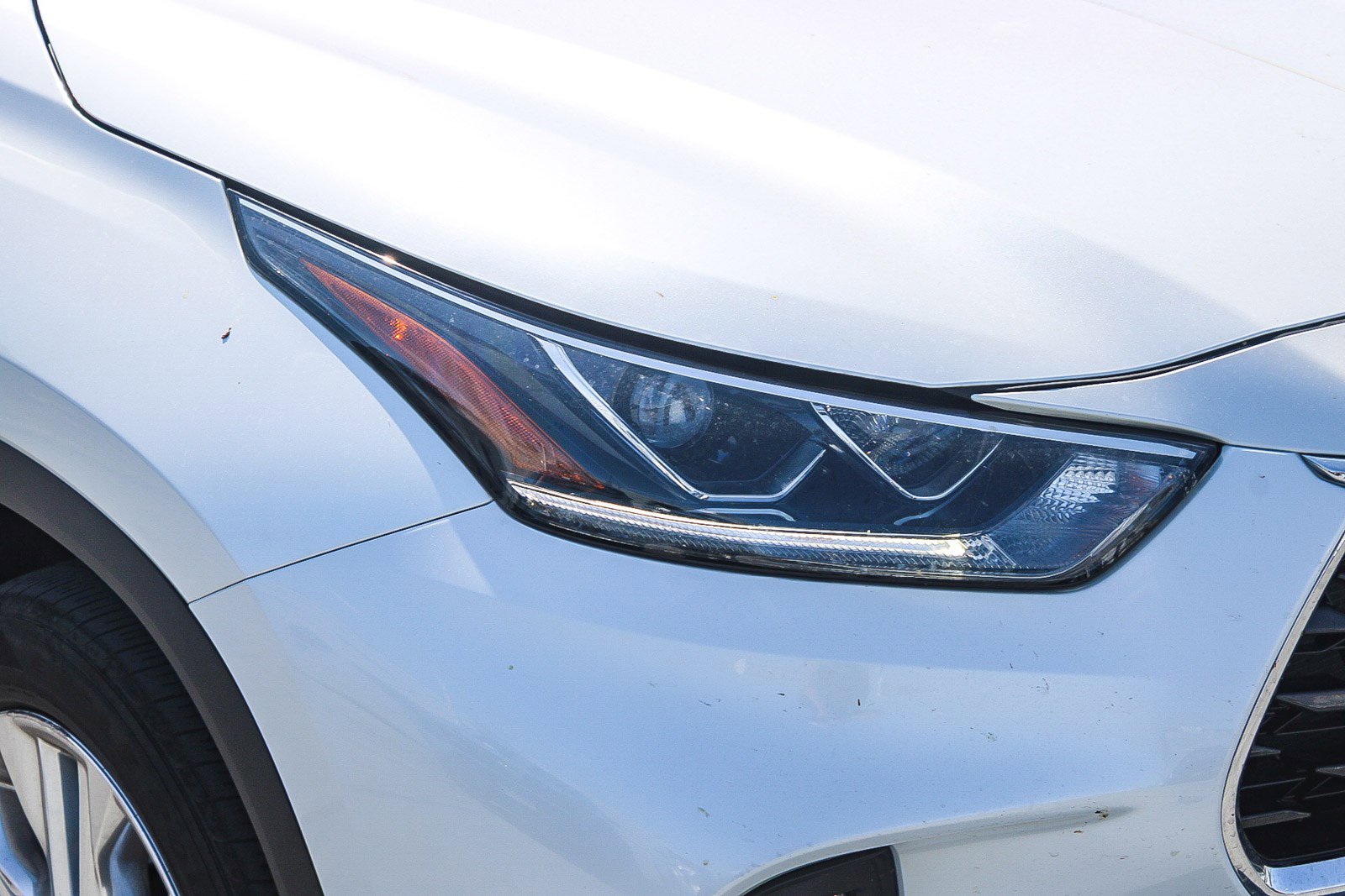 Used 2023 Toyota Highlander Limited FWD image 2