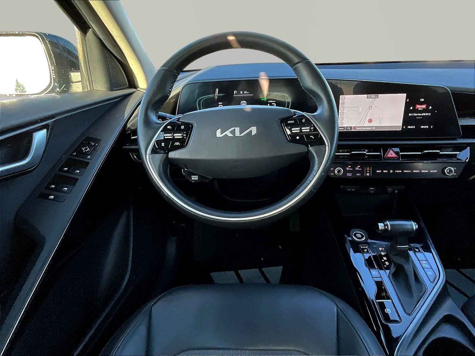 Used 2023 Kia Niro EX FWD image 8