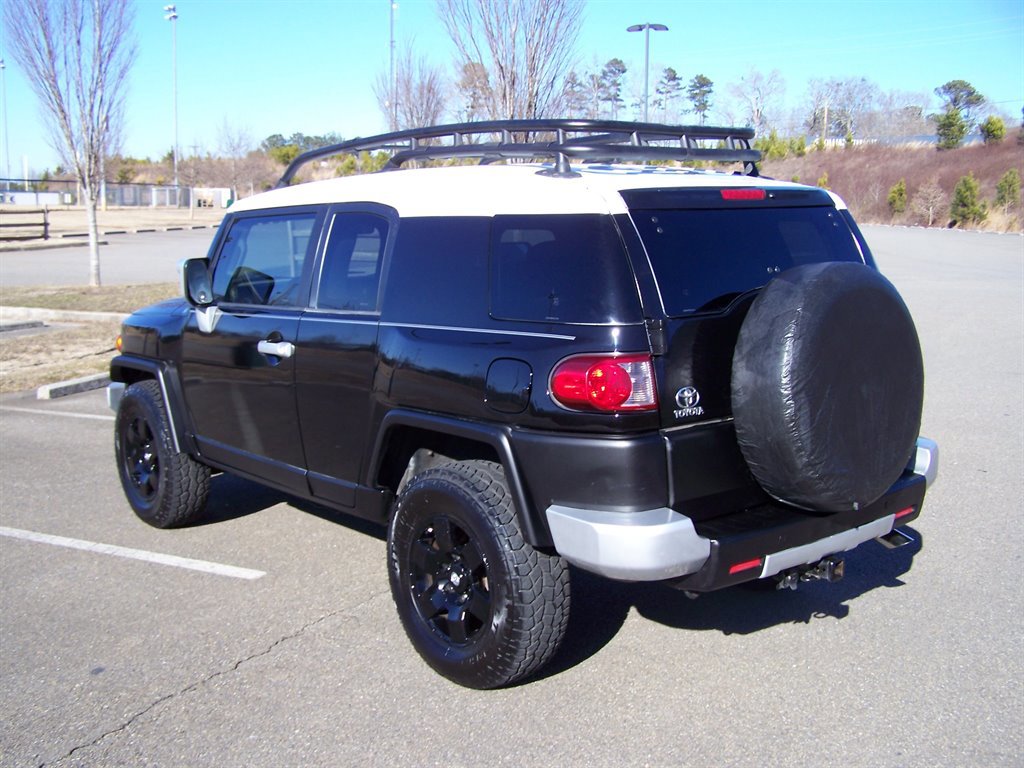 Used 2007 Toyota FJ Cruiser 4WD image 2