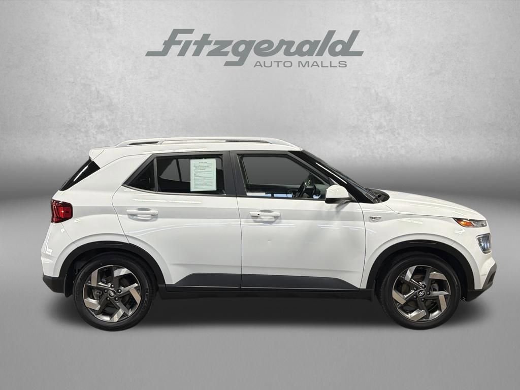 Used 2024 Hyundai Venue SEL image 4