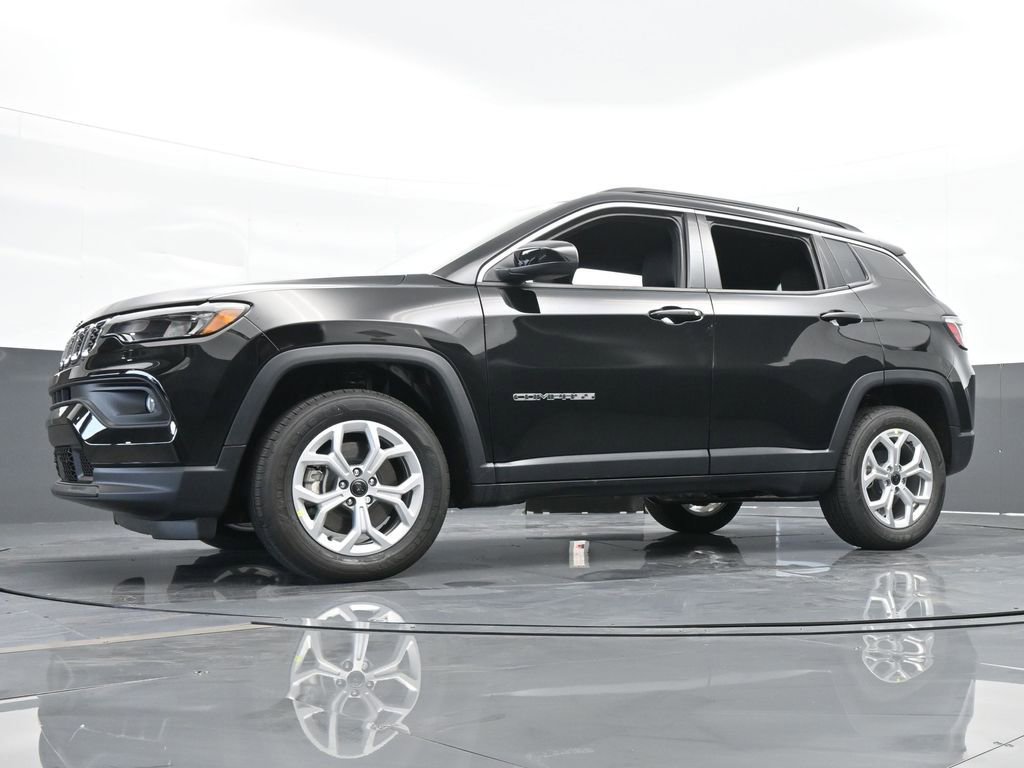 Used 2025 Jeep Compass Latitude image 47