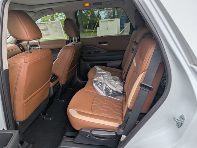 New 2026 Nissan Pathfinder Platinum w/ Accent Package AWD/4WD image 11