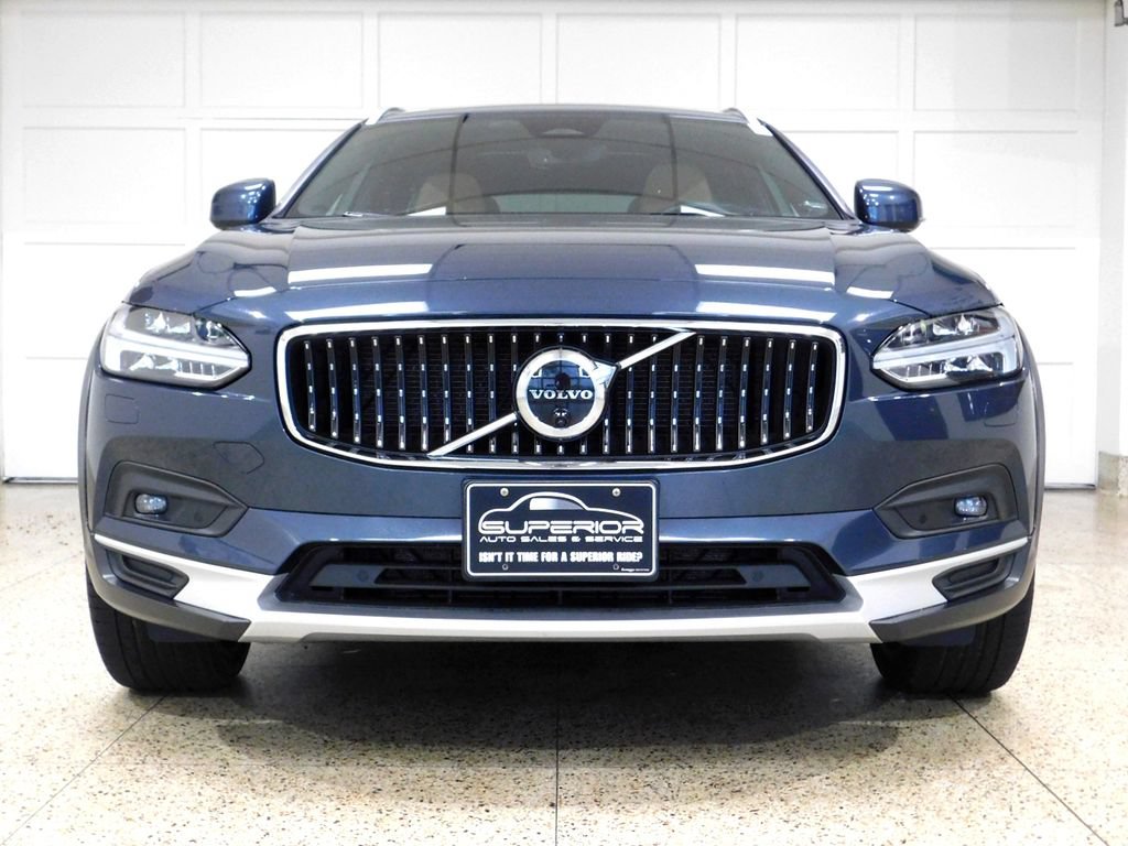 Used 2023 Volvo V90 B6 Cross Country Ultimate AWD/4WD image 2