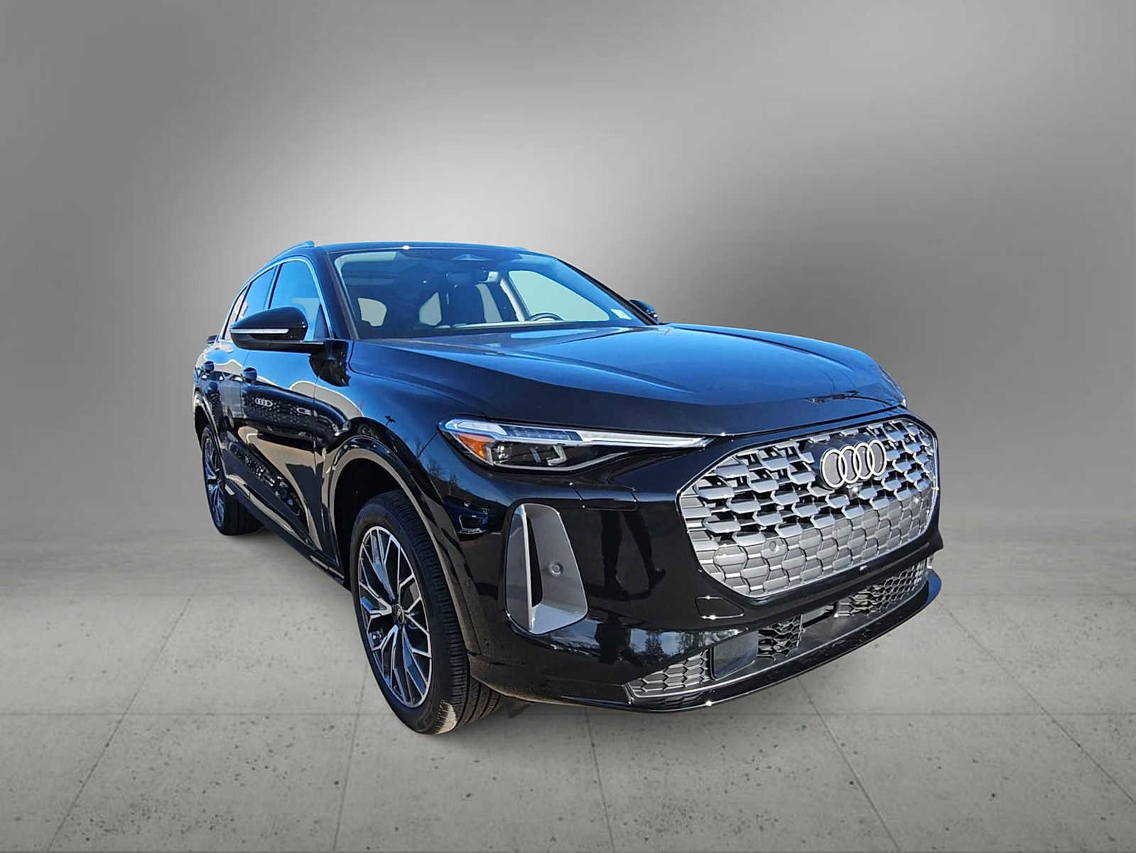 Certified 2025 Audi Q5 Premium Plus w/ Premium Plus image 2