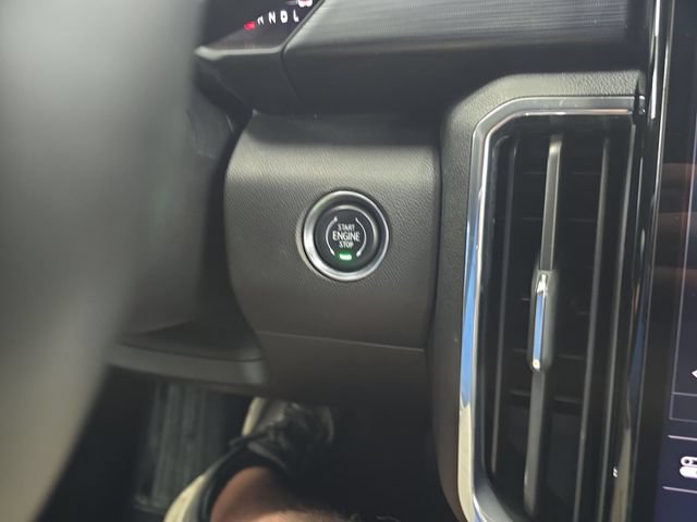 Certified 2025 GMC Acadia Elevation AWD/4WD image 23