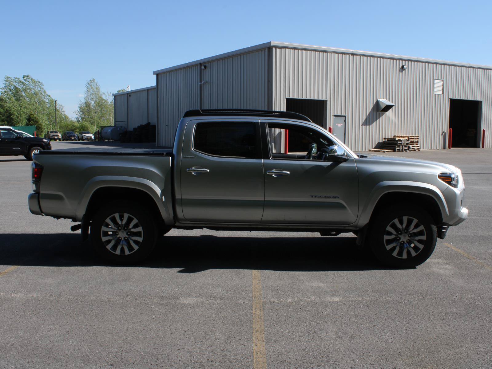 Used 2023 Toyota Tacoma Limited AWD/4WD image 4