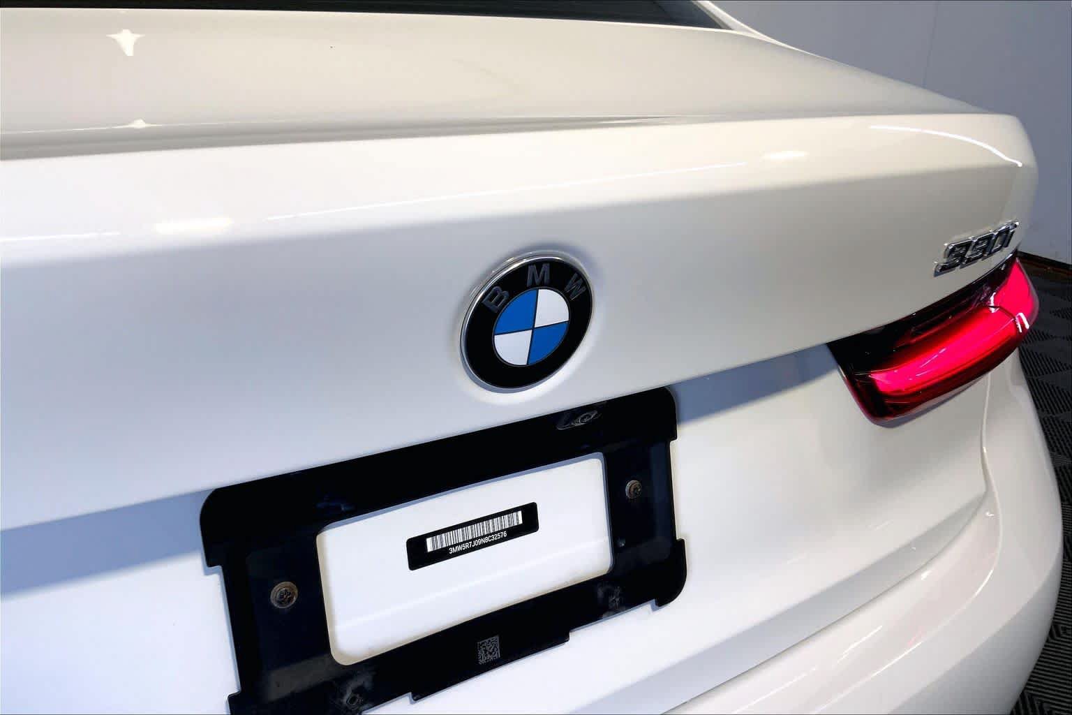 Used 2022 BMW 330i xDrive Sedan w/ Premium Package AWD/4WD image 33