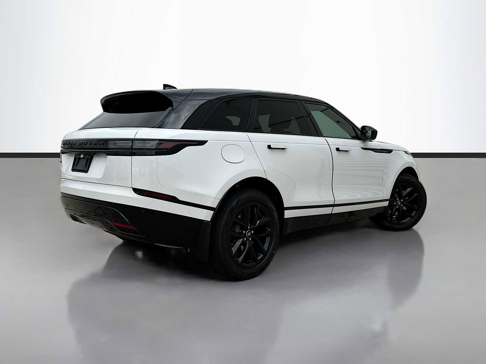 Used 2026 Land Rover Range Rover Velar Dynamic SE AWD/4WD image 3