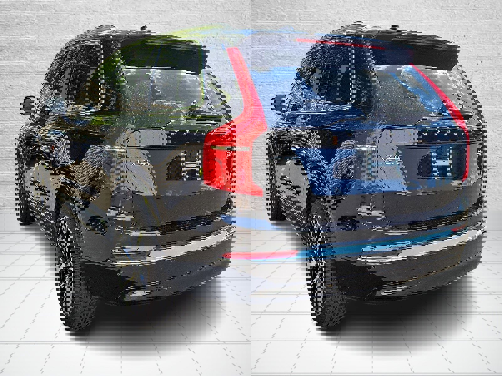 Used 2023 Volvo XC90 B6 Plus image 4