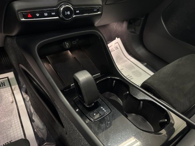 Used 2023 Volvo XC40 Recharge Plus image 24