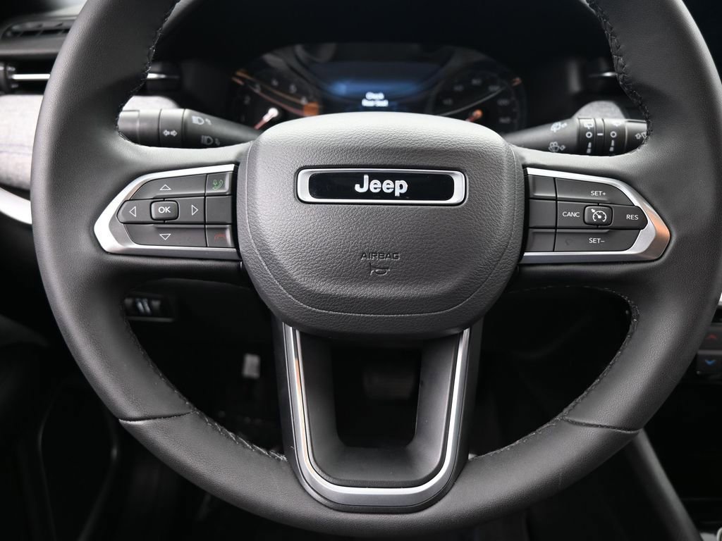 Used 2024 Jeep Compass Latitude image 29