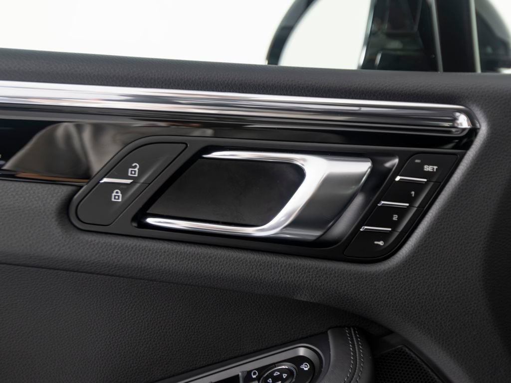 Certified 2026 Porsche Macan Turbo AWD/4WD image 20