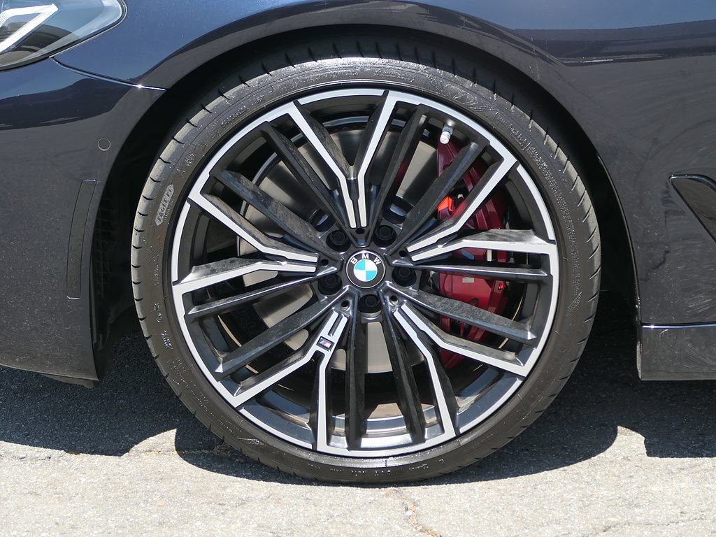 Used 2023 BMW M550i xDrive w/ Executive Package AWD/4WD image 10