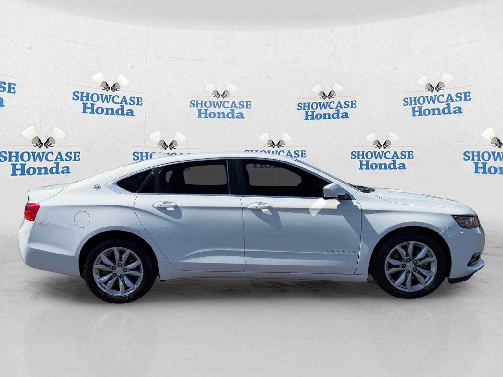 Used 2018 Chevrolet Impala LT w/ LT Entertainment Package FWD image 9