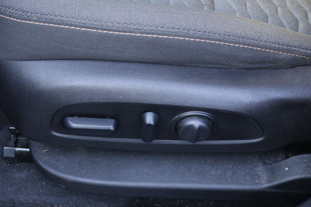 Used 2019 Chevrolet Equinox LT w/ Sun & Navigation Package FWD image 13