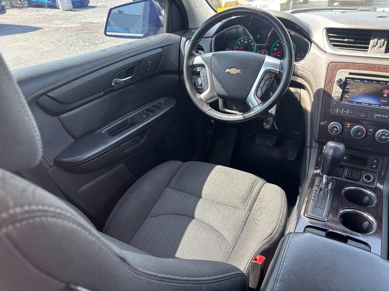 Used 2017 Chevrolet Traverse LT w/ Style and Technology Package FWD image 15