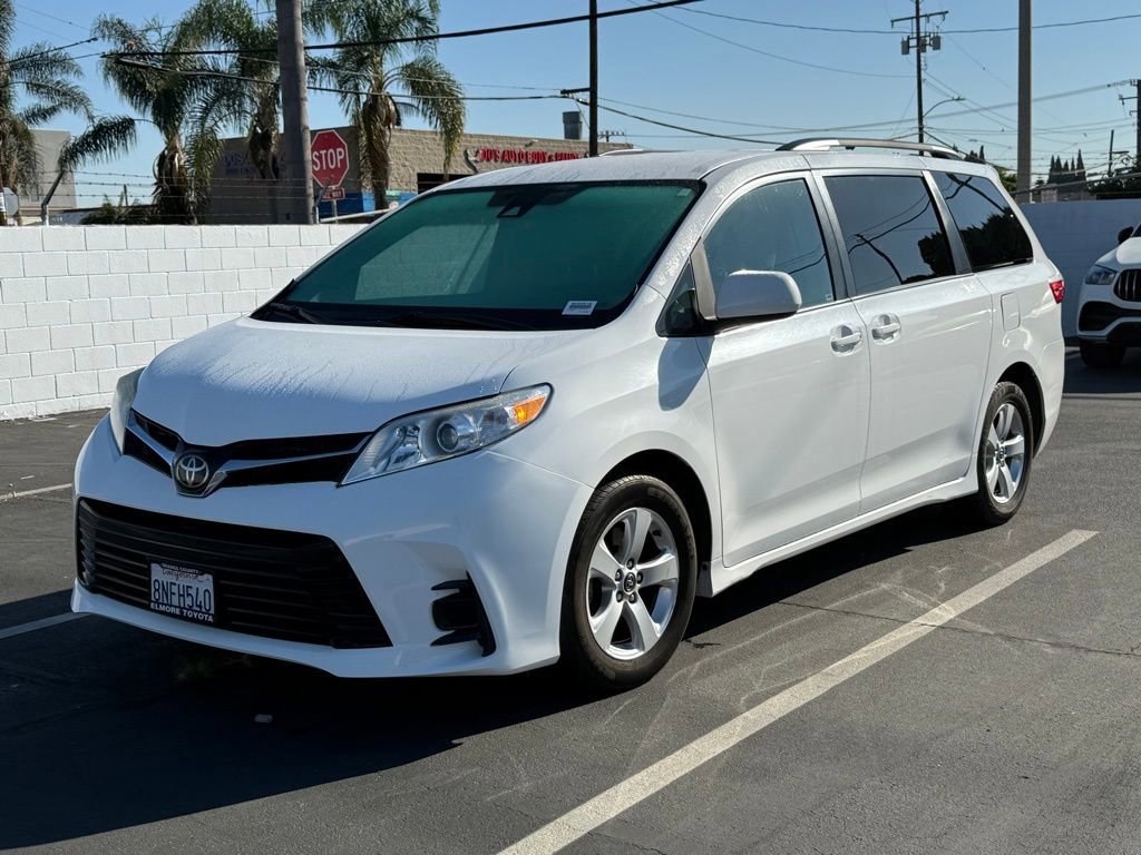 Used 2018 Toyota Sienna LE image 2