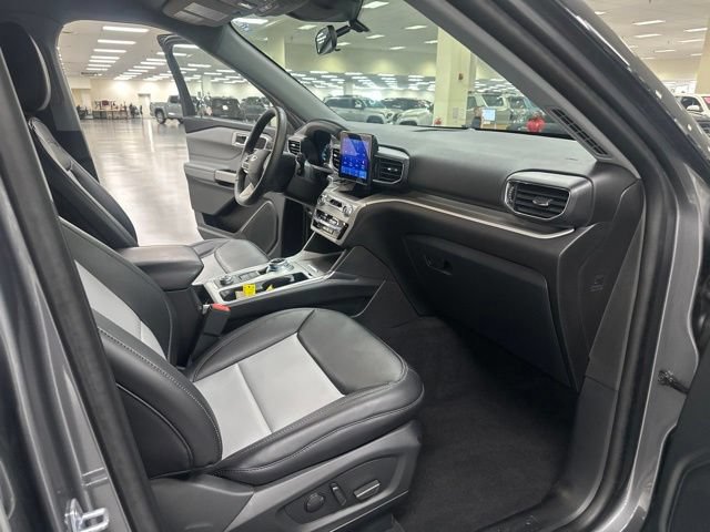 Used 2023 Ford Explorer XLT w/ Equipment Group 202A AWD/4WD image 26
