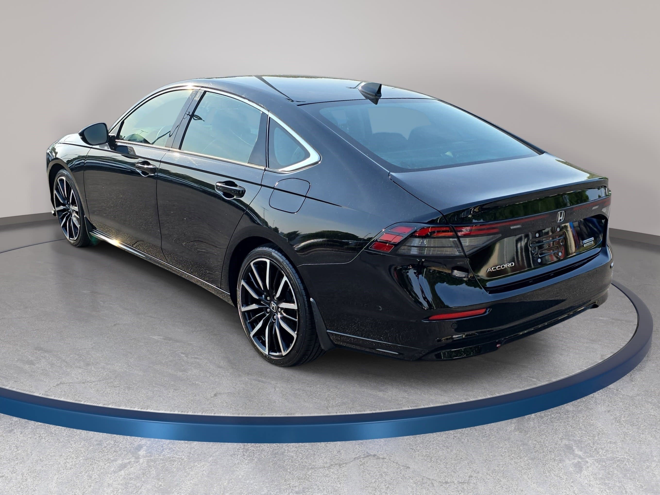 Used 2023 Honda Accord Touring image 6