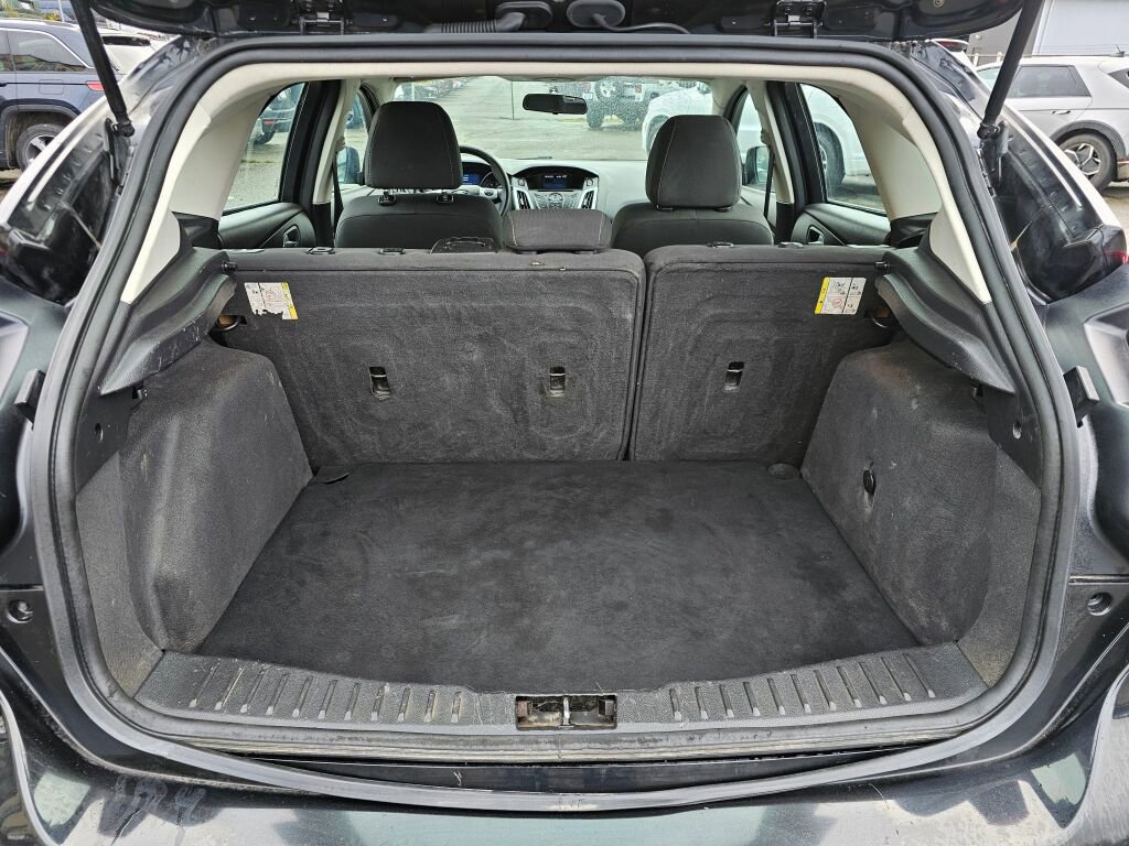 Used 2014 Ford Focus SE w/ SE Winter Package image 12