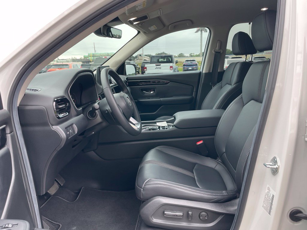 Used 2025 Honda Pilot EX-L image 11