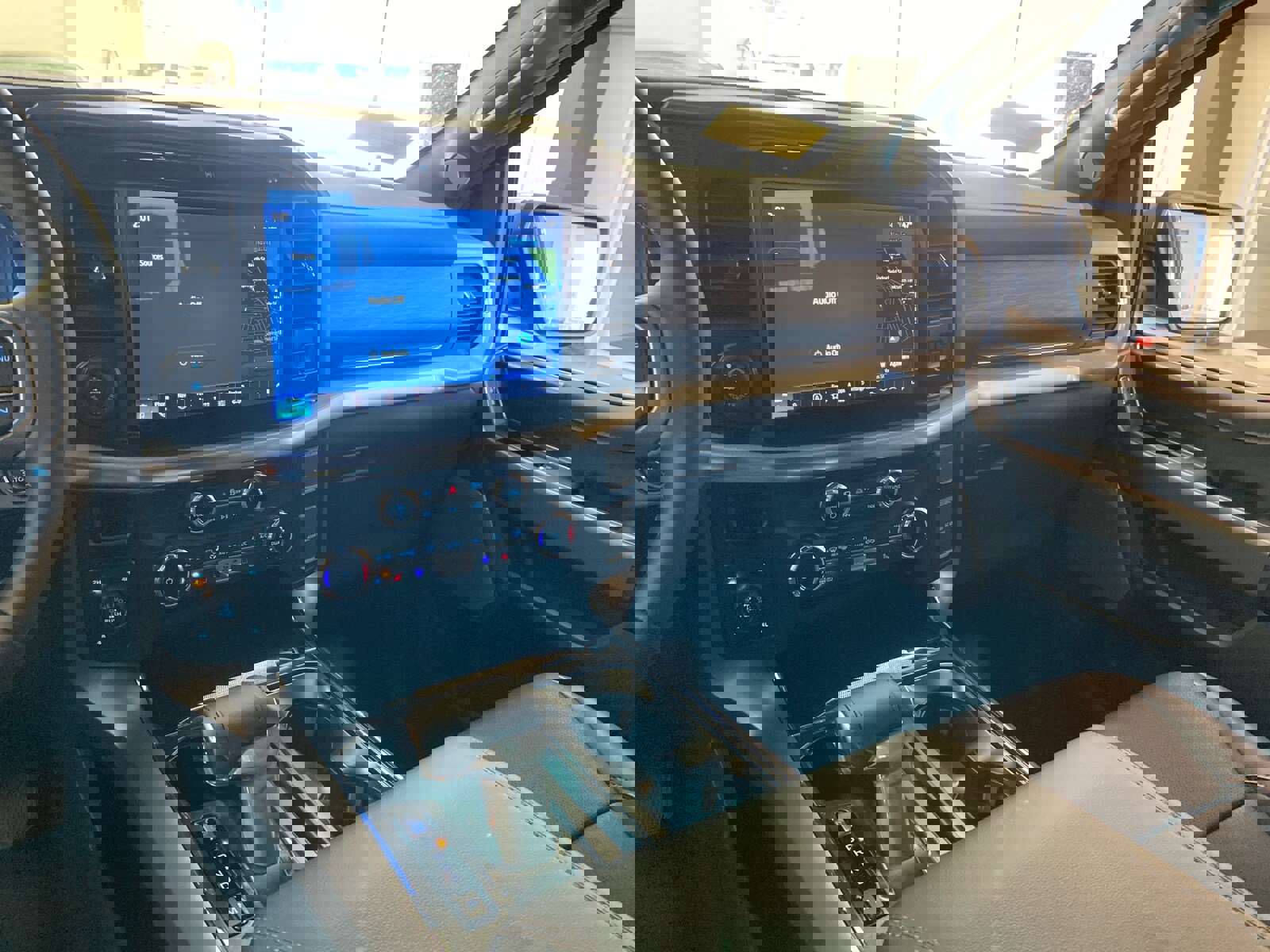 New 2025 Ford F150 Lariat w/ Equipment Group 502A High image 13