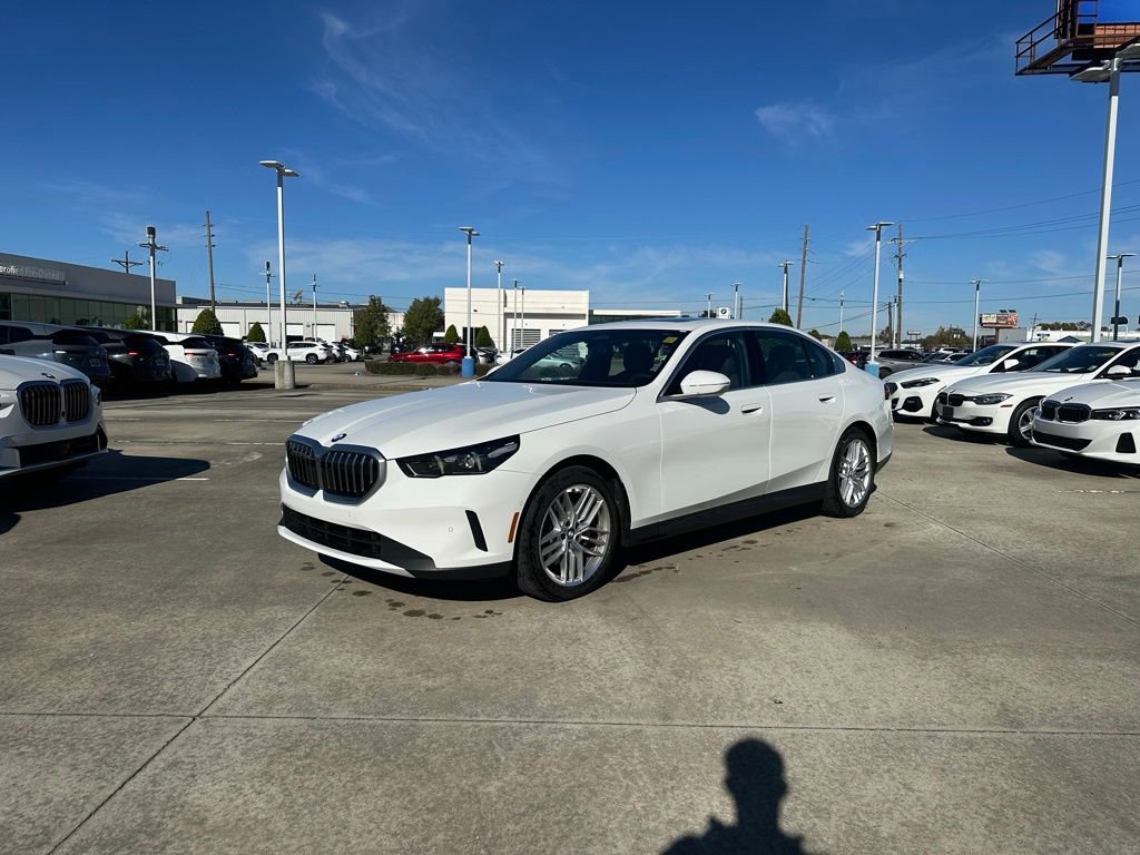 Certified 2025 BMW 530i image 1