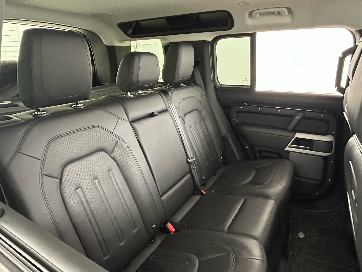 Used 2020 Land Rover Defender 110 HSE image 39