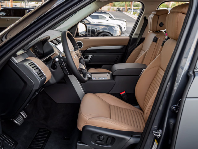 New 2026 Land Rover Discovery Limited Edition AWD/4WD image 14