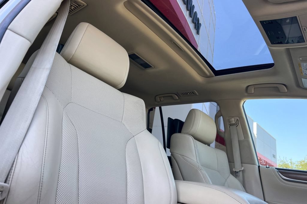 Used 2017 Lexus LX 570 4WD w/ Luxury Package image 21