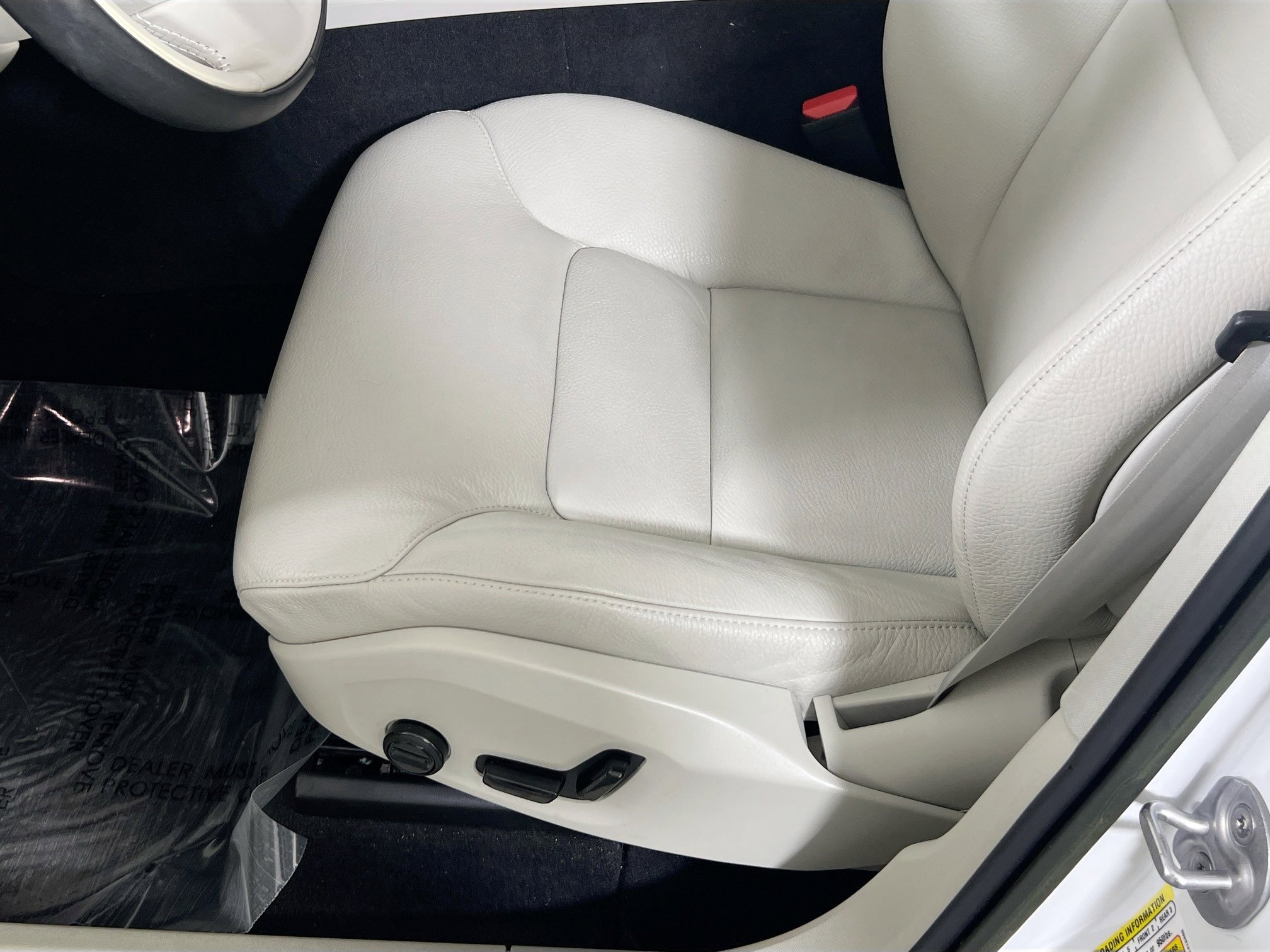 Used 2022 Volvo XC60 B5 Momentum w/ Advanced Package image 19