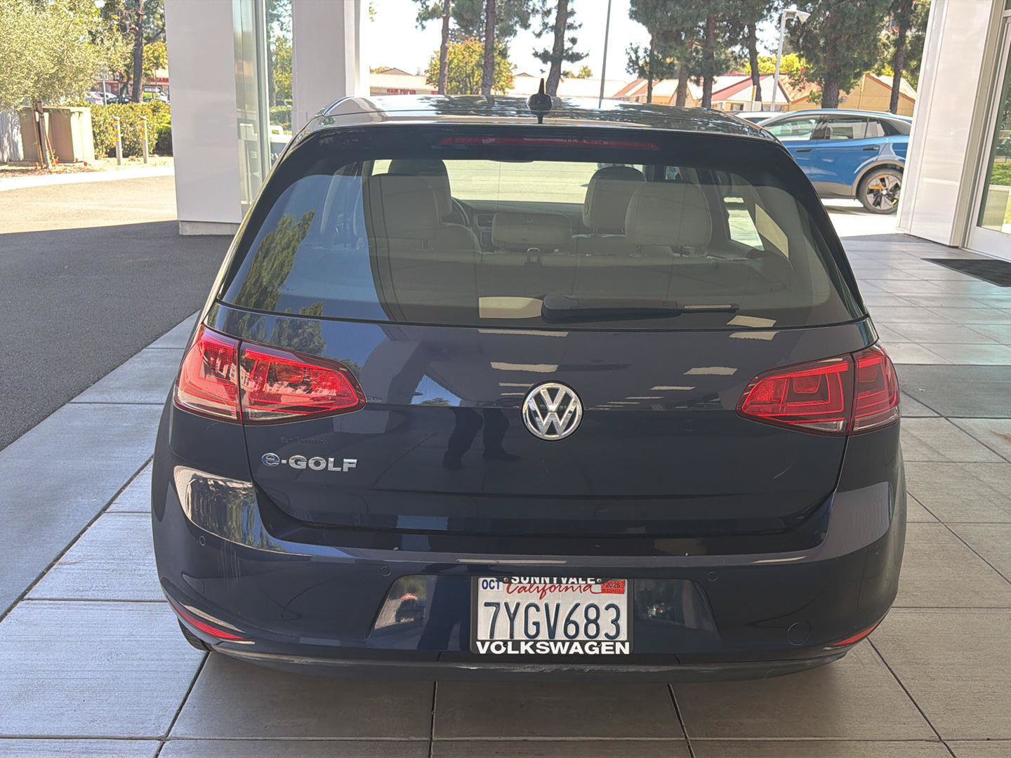 Used 2016 Volkswagen e-Golf SEL Premium w/ Driver Assistance Package FWD image 4