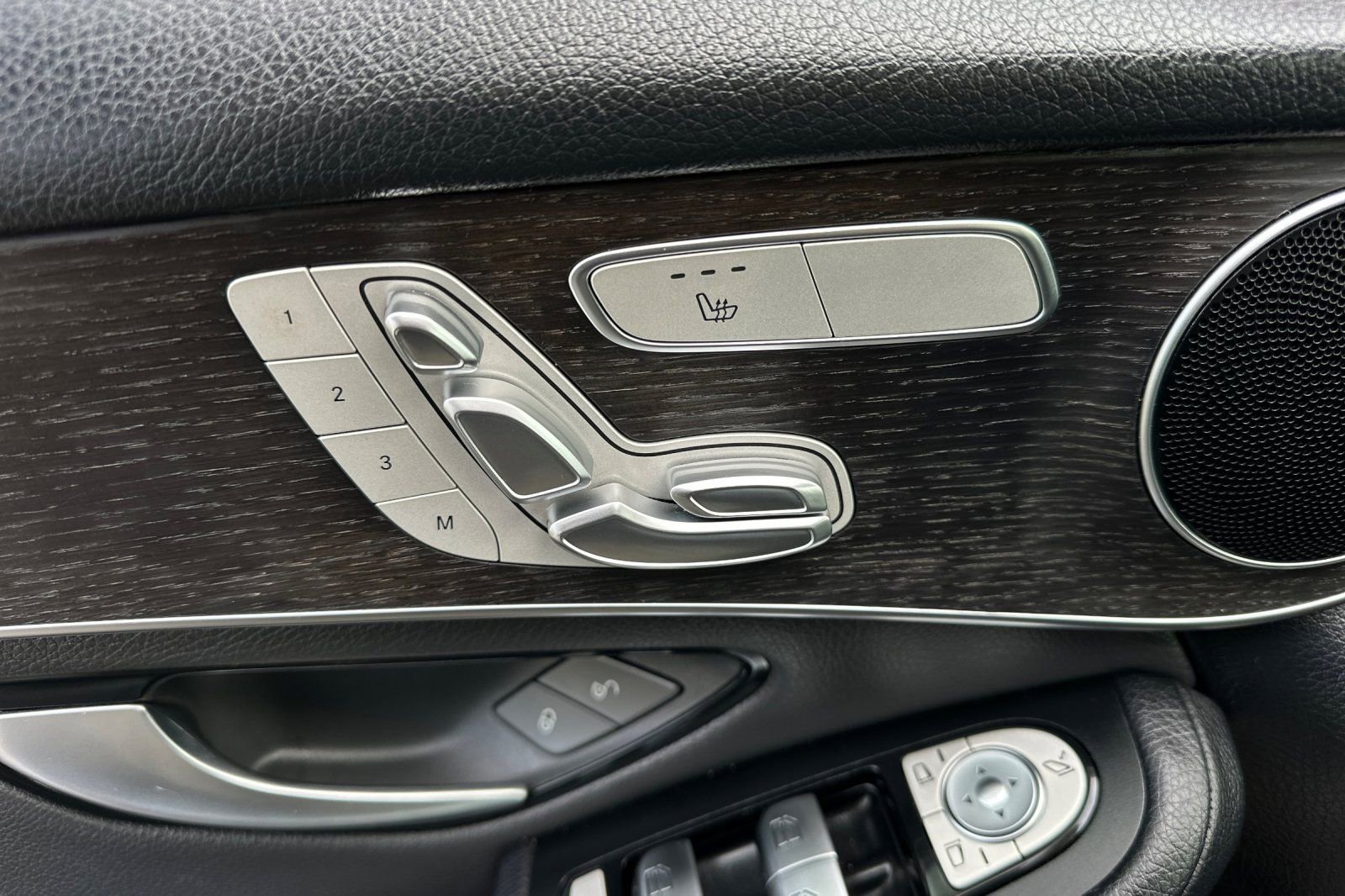 Used 2020 Mercedes-Benz GLC 300 4MATIC image 13