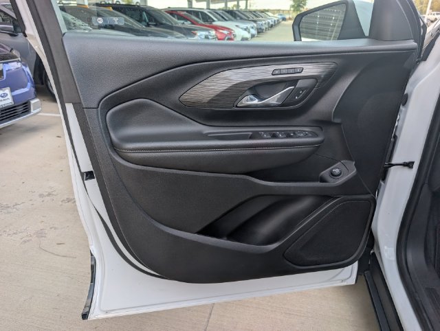 Used 2024 GMC Terrain SLT FWD image 21