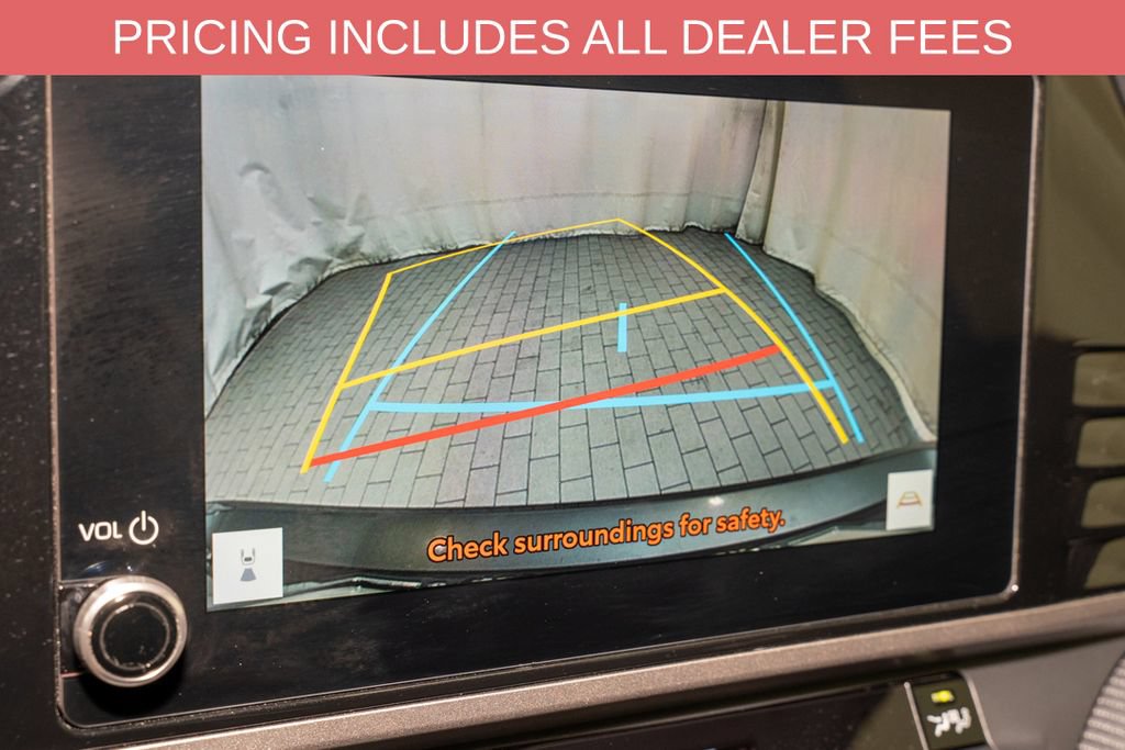 Used 2025 Toyota Camry SE FWD image 13