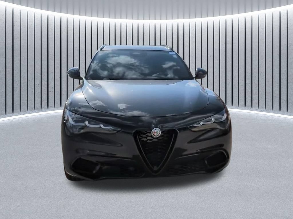 Used 2025 Alfa Romeo Stelvio Sprint AWD/4WD image 4