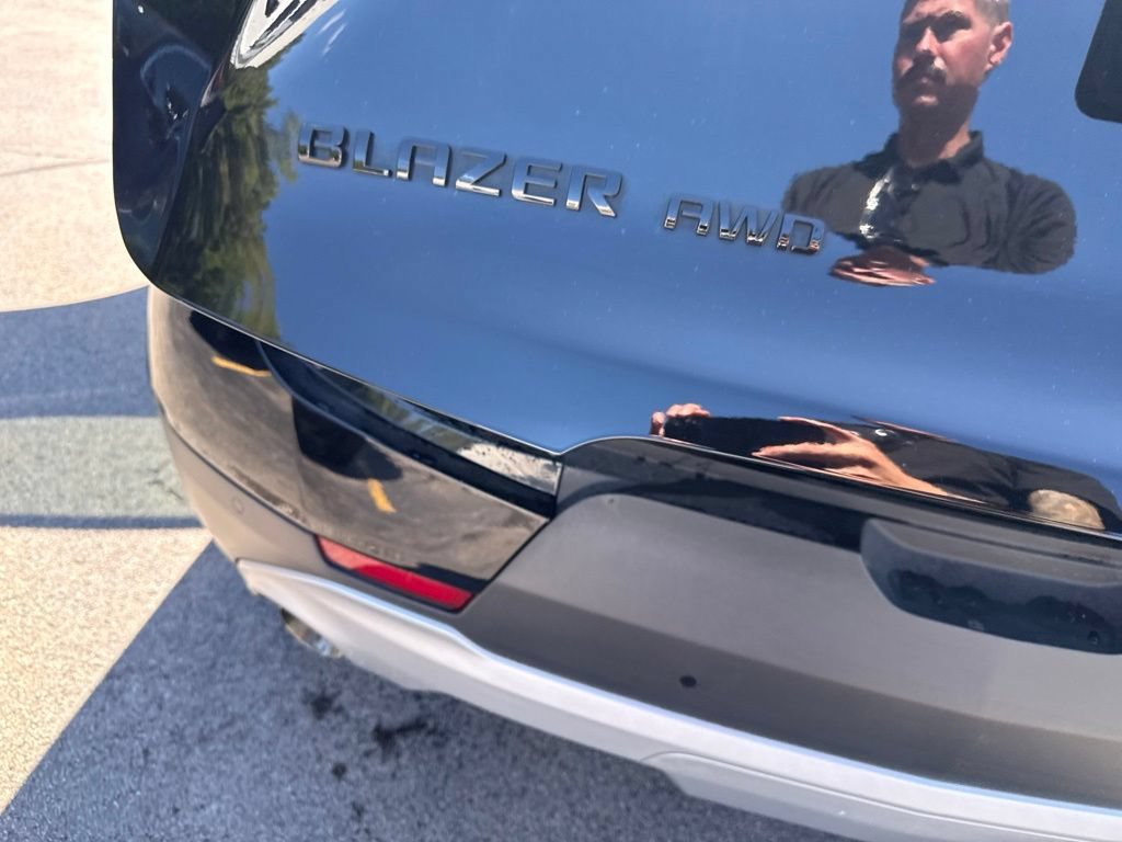 Used 2019 Chevrolet Blazer LT w/ Sound & Technology Package AWD/4WD image 17