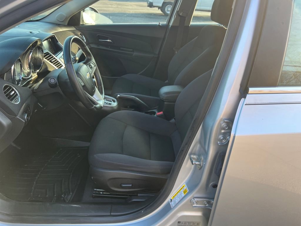 Used 2013 Chevrolet Cruze LT w/ RS Package image 9