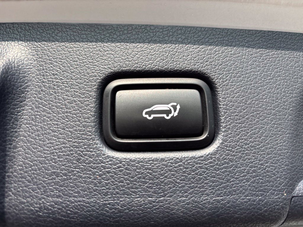 Used 2021 Hyundai Palisade Limited AWD/4WD image 16