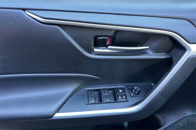 Used 2021 Toyota RAV4 XLE image 11